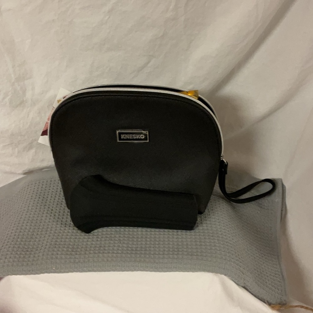 KNESKO : Face Mask with Roller